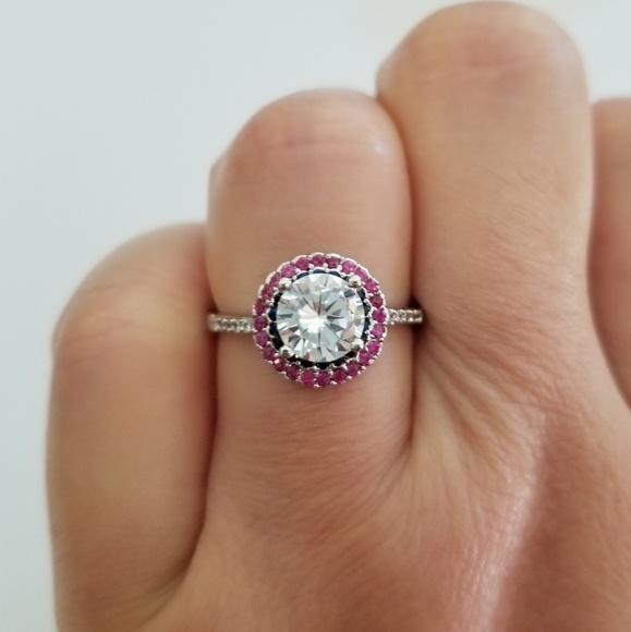 18k Red, White & Blue Halo Ring - Picture 7 of 8